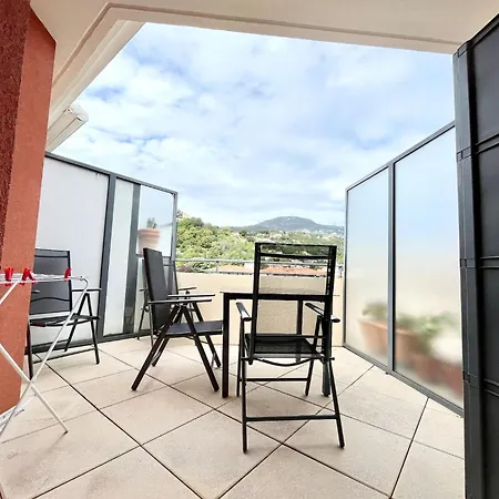 'la Melanie' Neuf, Equipe, Terrasse, Centre
